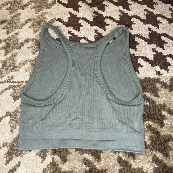 Old Navy Active Crop Tank Top Seamless - Picture 2 of 2